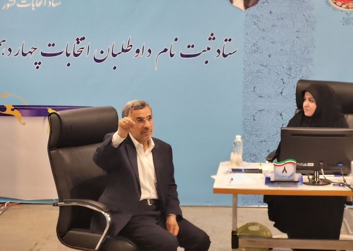 نجات معجزه‌آسای احمدی‌نژاد از دست هوادارانش

