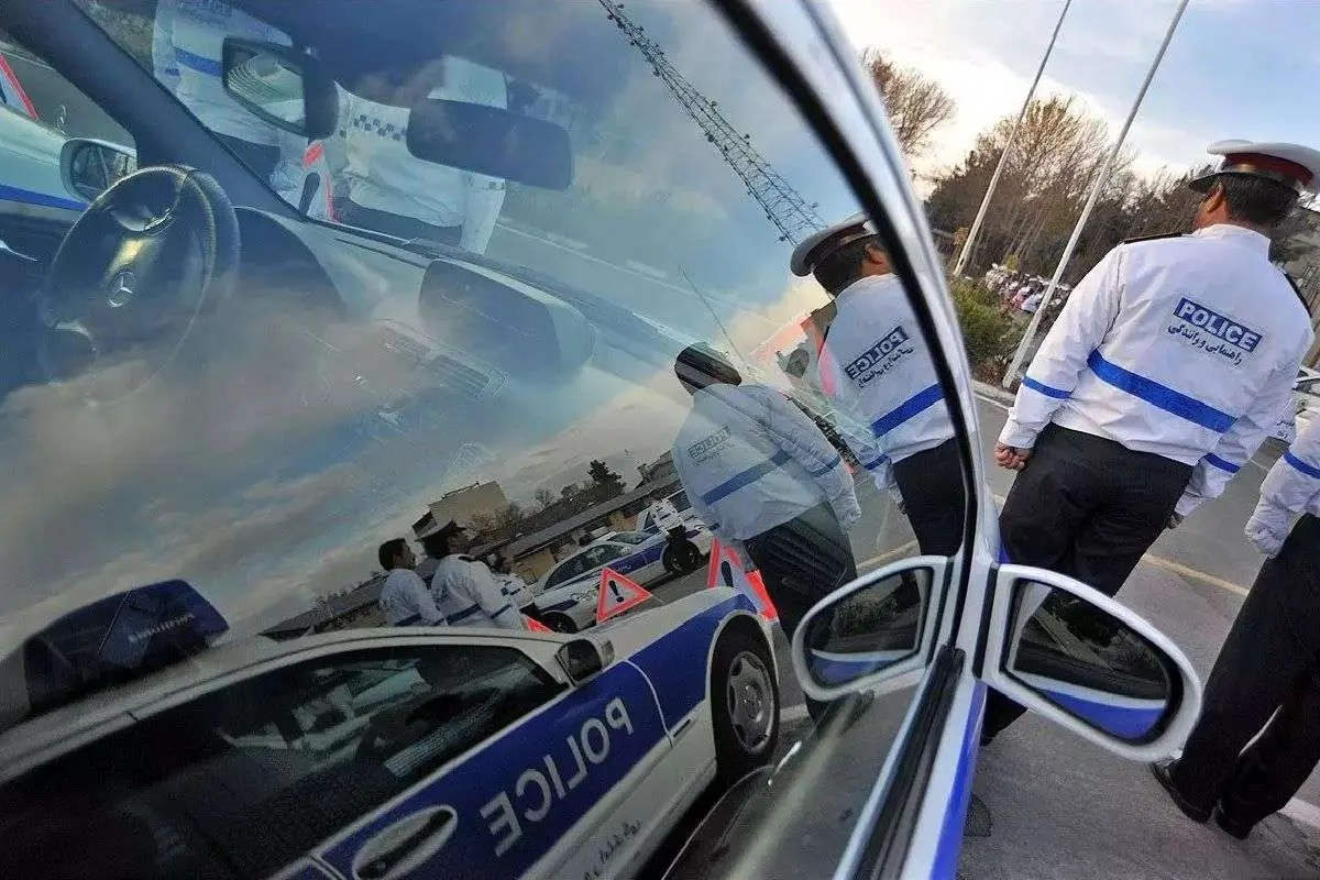 آتش زدن مامور پلیس توسط یک راننده! +عکس