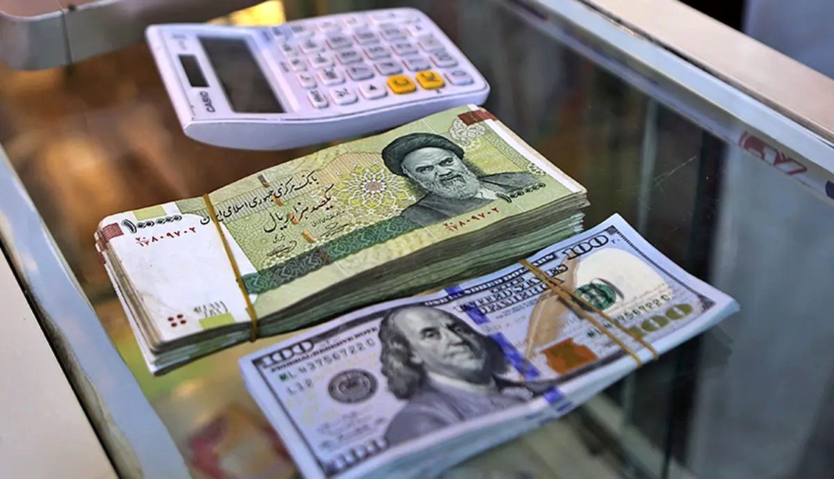 دلار ۹۰ هزار تومانی برگشت، قیمت امروز دلار پنجشنبه ۹ مرداد ۱۴۰۴
