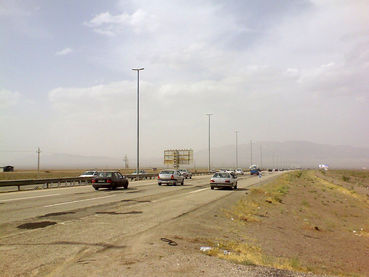 بوی نامطبوع آزادراه تهران–قم خبرساز شد / منشا بو کجاست؟