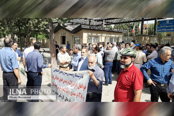 تجمع فرهنگیان بازنشسته مقابل وزارت آموزش و پرورش