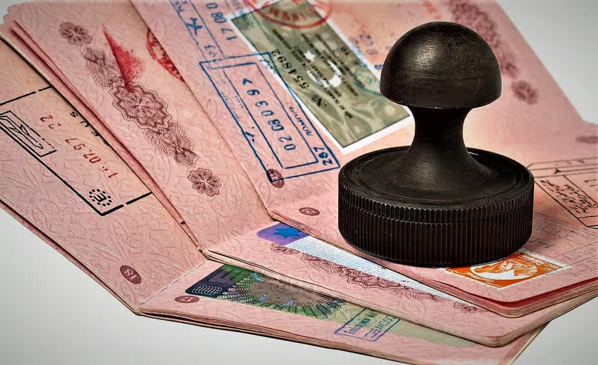 سردرگمی هزاران ایرانی در پی تعطیلی سفارتخانهها و تعلیق صدور ویزا