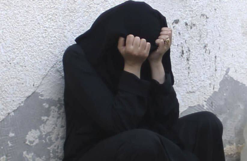 ازدواج دختر ۱۰ ساله با مرد ۵۰ ساله / فقط میخواستند یک نانخور کم شود