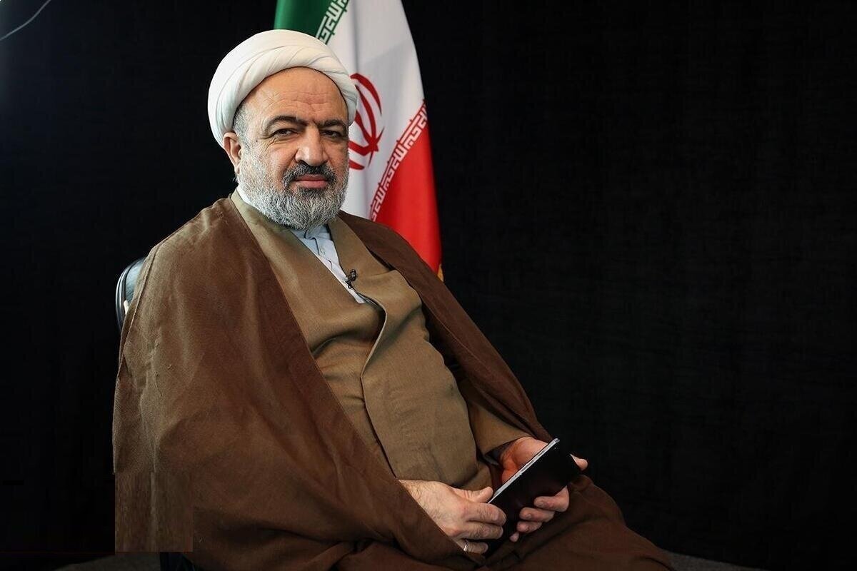 رسایی جلسه غیرعلنی را منتشر کرد: همتی را استیضاح نه؛ محاکمه کنید!