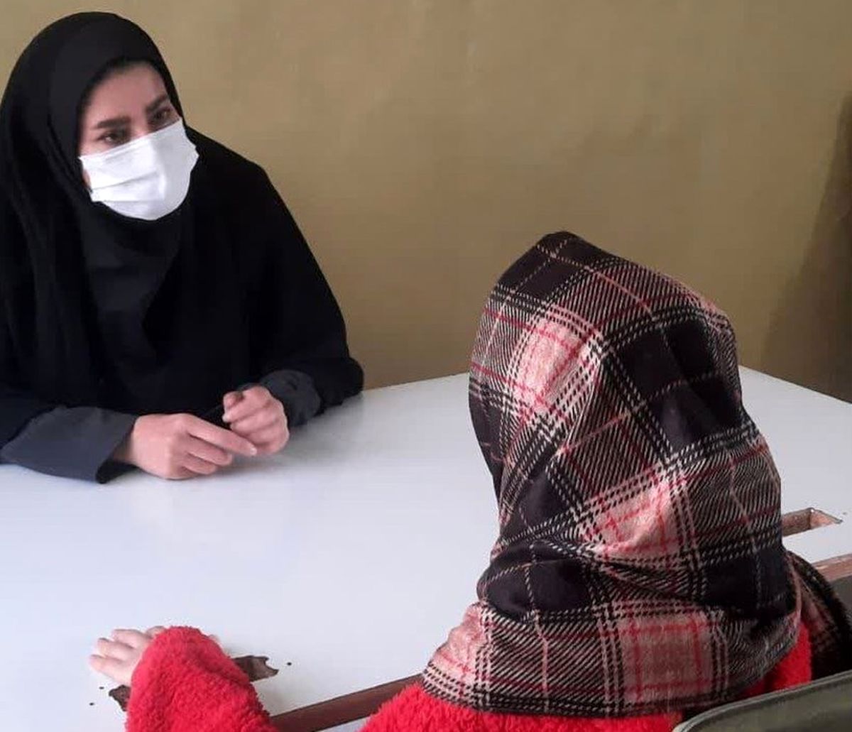 فرار دختر ۱۴ ساله از خانه | دیانا قربانی خواسته‌های نامادری ظالم شد