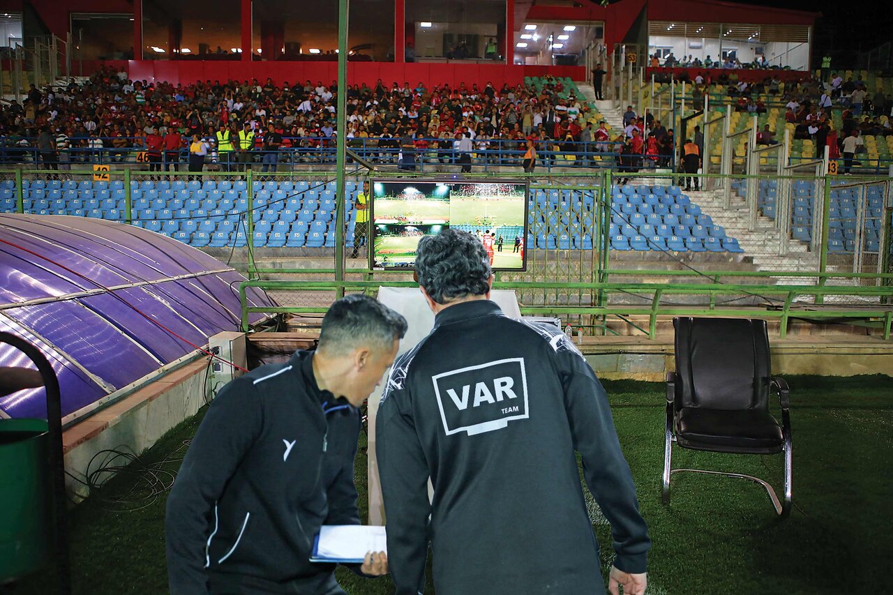 انتقاد تند از تأخیر VAR در ایران؛ فوتبال از ریتم افتاد