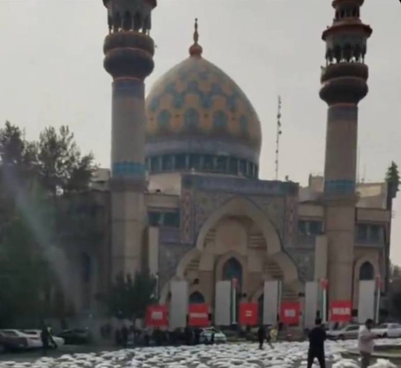 تصاویری از صدها کفن در میدان فلسطین تهران