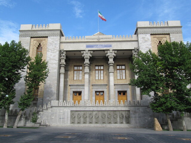 توهین به مقامات عالی نظام جمهوری اسلامی ایران توسط شهردار فرانسه/ واکنش فوری ایران