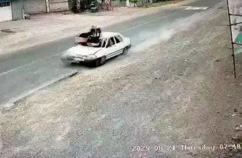 زیر گرفتن ۲ زن با ماشین در نوشهر+فیلم
