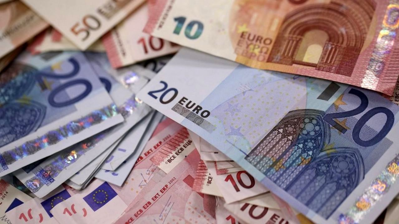 قیمت دلار و یورو امروز یکشنبه ۱۹ مرداد ۱۴۰۴