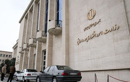 تجمع سهامداران مقابل وزارت اقتصاد + عکس
