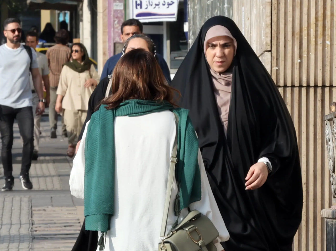 پزشکیان: موضوع حجاب با زور حل و فصل نمی‌شود + فیلم