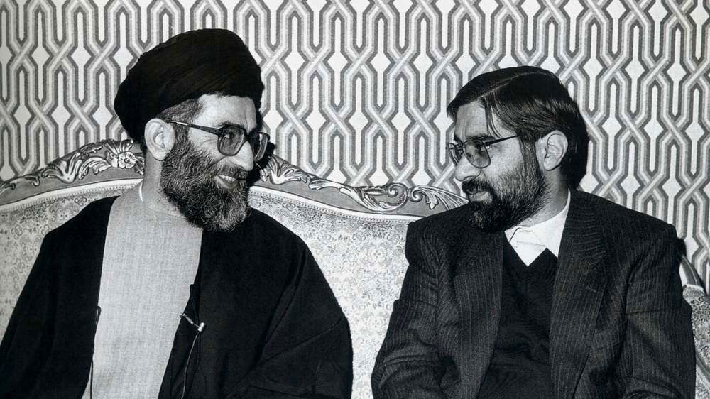 ناگفته‌های هاشمی از اختلاف نظر رهبری و موسوی | ماجرای «۹۹ نفر» چه بود؟ فیلم 
