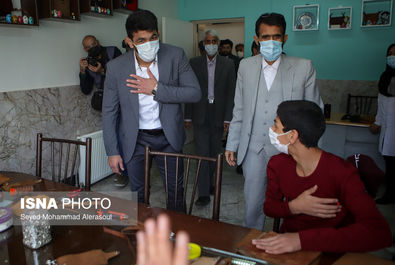 حسن یزدانی در آسایشگاه معلولین ذهنی شهید بهشتی مشهد