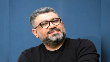 بوسه جنجالی ابی بر صورت دختر رضا رشیدپور خبرساز شد + عکس